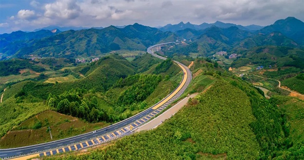 河池至百色高速公路.jpg im电竞