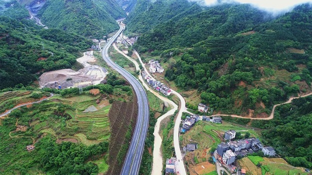 国道323线东兰隘洞至同乐路段.jpg im电竞