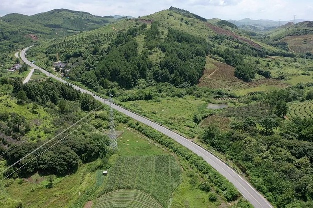 国道323鹿寨经平山至柳城公路.jpg im电竞