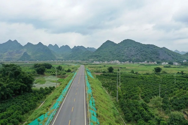 国道323鹿寨经平山至柳城公路1.jpg im电竞